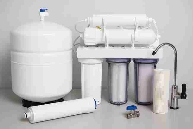 Reverse osmosis water filtration system with tank, filters, and faucet for cannabis growers.